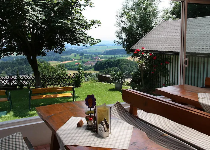 施罗斯塔维恩奥布里斯特宾馆 宾馆 Wolfsegg am Hausruck