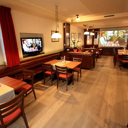 Schlosstaverne Obrist Πανδοχείο